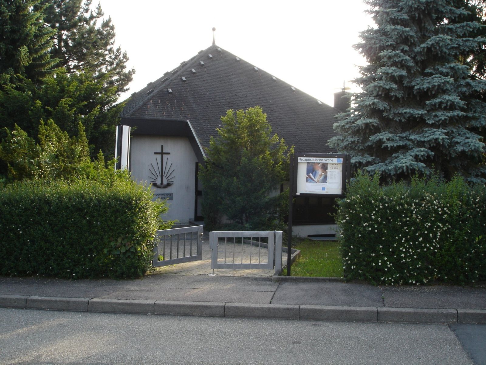  Neuapostolische Kirche in Schopfloch - das Bild wird mit einem Klick vergrößert 