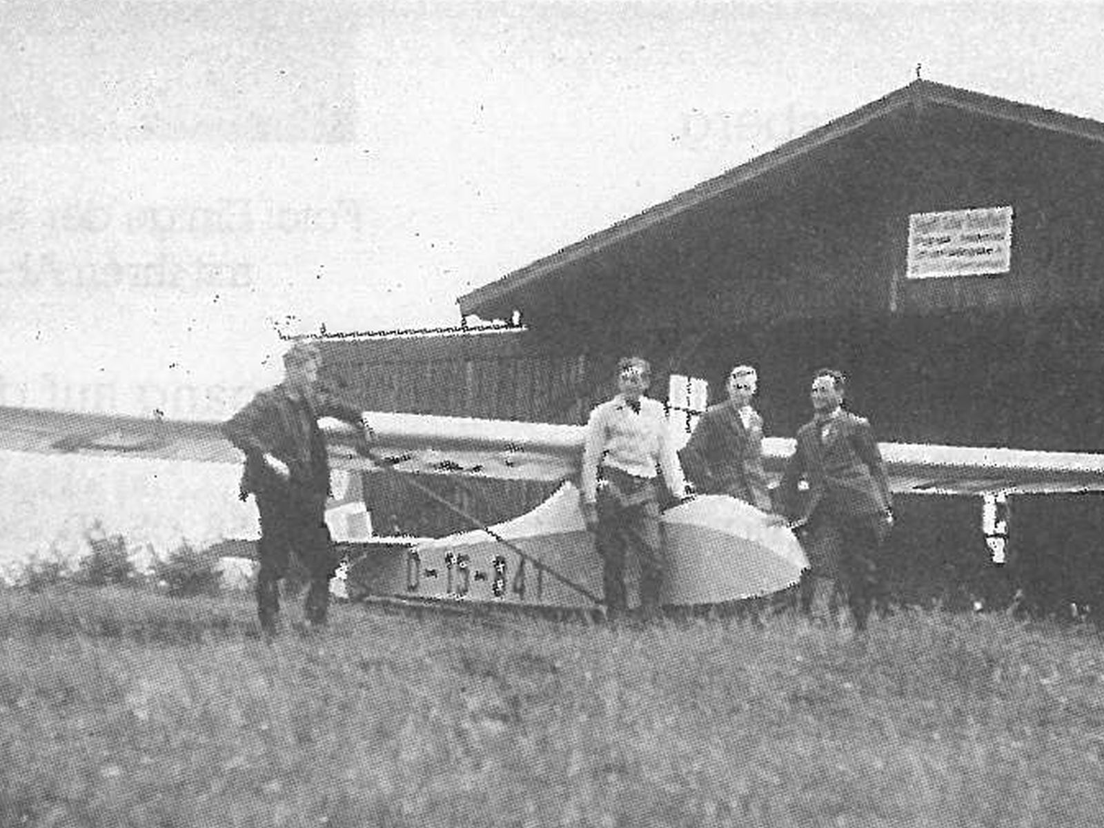  Schopflocher Skizzen mit dem Leistungsflugzeug vor der Halle am Rödelsberg - Bild wird mit einem klick vergrößert 