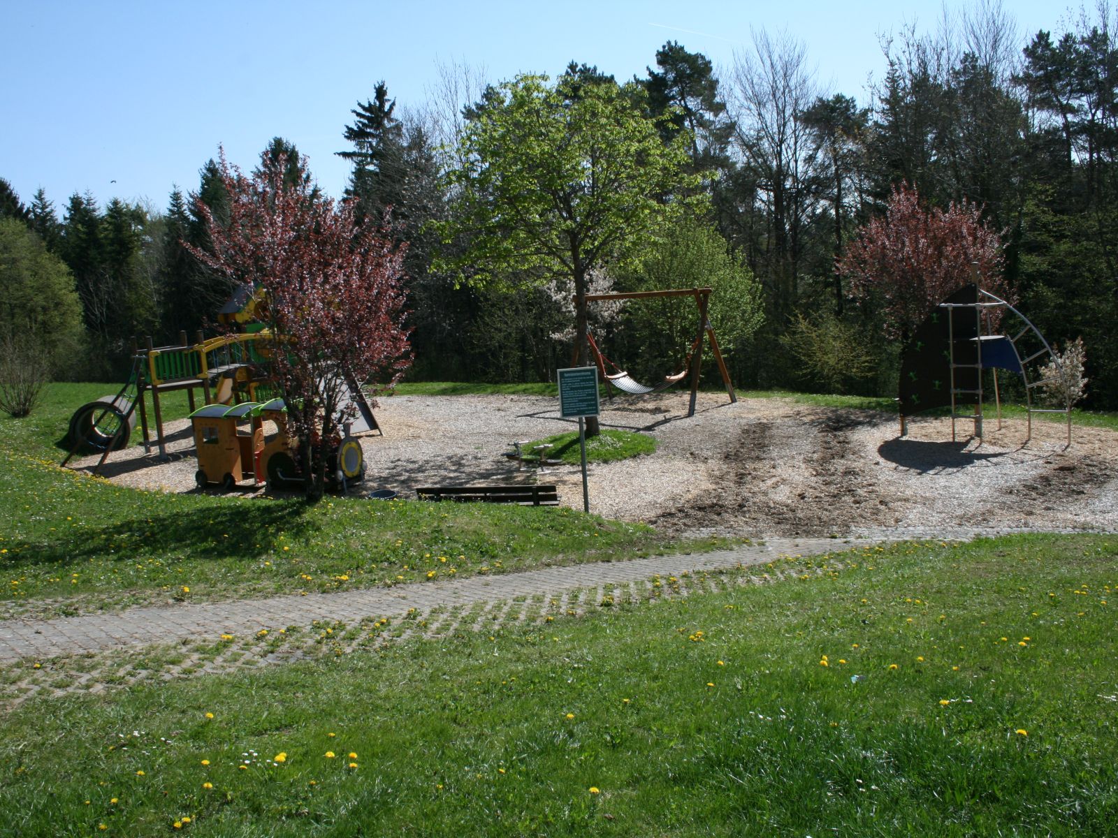  Spielplatz Steinshalde in Oberiflingen - das Bild wird mit einem Klick vergrößert 