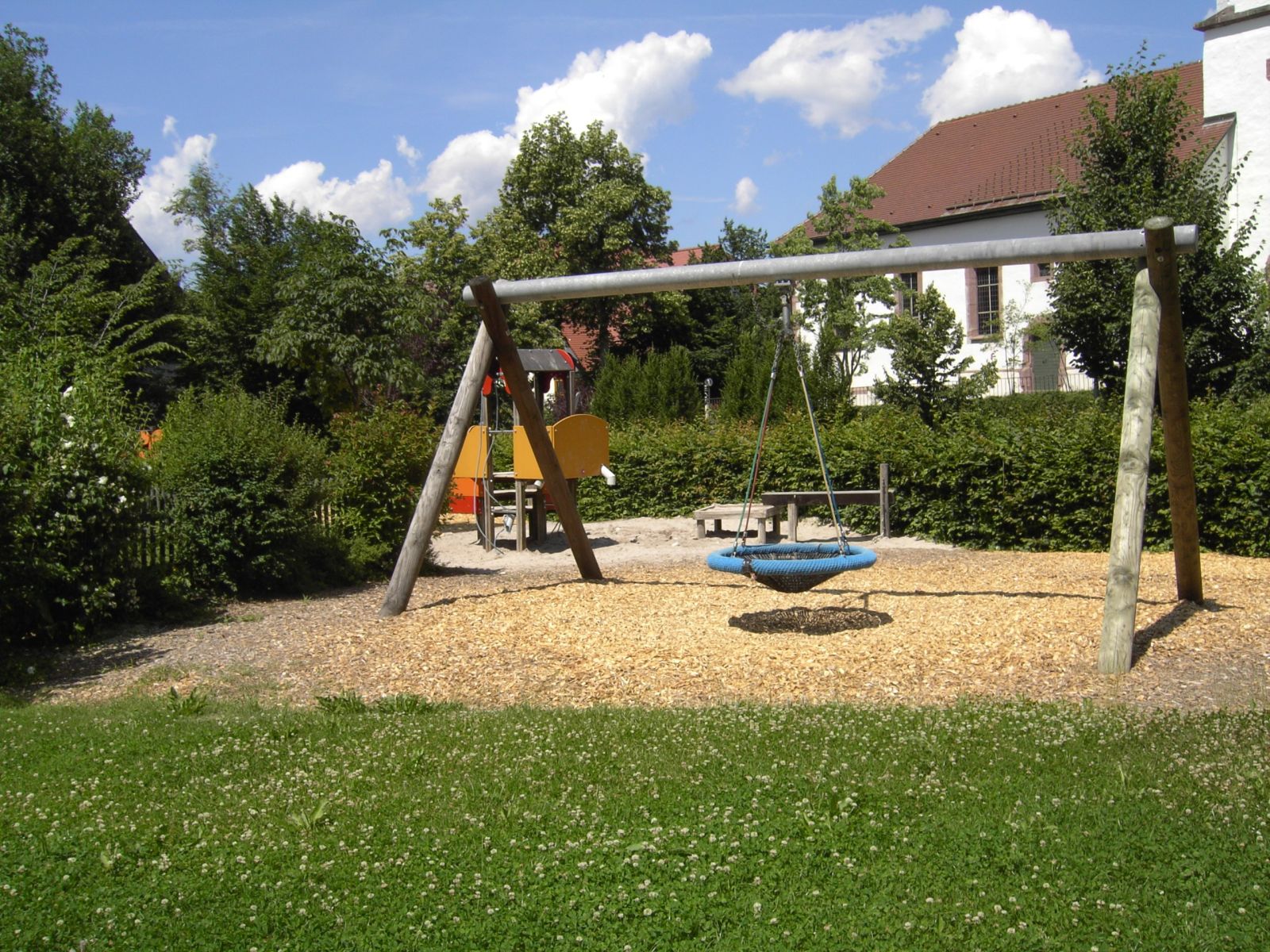  Spielplatz beim Rathaus in Schopfloch - das Bild wird mit einem Klick vergrößert 