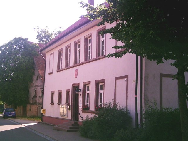 Rathaus, Feuerwehr, Grundschule Oberiflingen