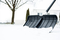 Helfen sie Ihren Nachbarn beim Streuen und Schneeschippen!